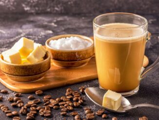 Přidejte si do kávy máslo. Neprůstřelná káva vás nakopne, pozor však na možná zdravotní rizika