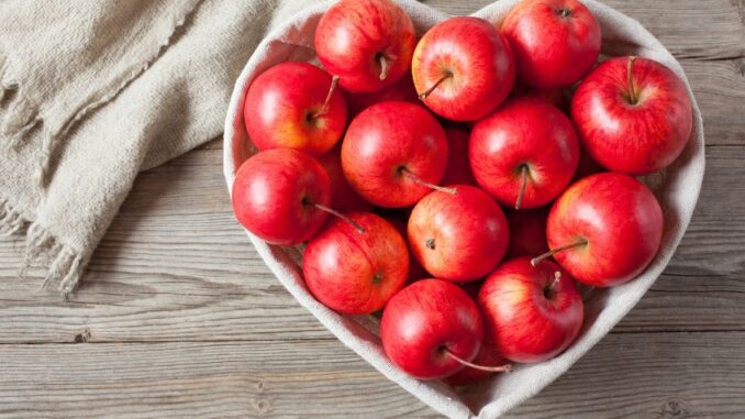Tajemství lesklého ovoce: Je vosk na jablcích nebezpečný?