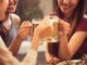 Také ženy pijí pivo a vědí proč: Chrání před infarktem, záněty a prospívá kostem