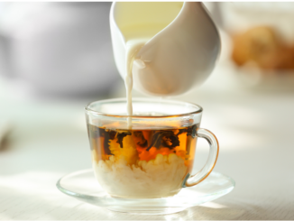 Zkuste to po anglicku a připravte si čaj s mlékem. Jaké jsou jeho výhody a vedlejší účinky?