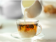 Zkuste to po anglicku a připravte si čaj s mlékem. Jaké jsou jeho výhody a vedlejší účinky?