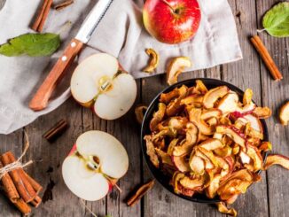 Ochutnejte křupavé jablečné chipsy. Připravit je zvládnete i doma