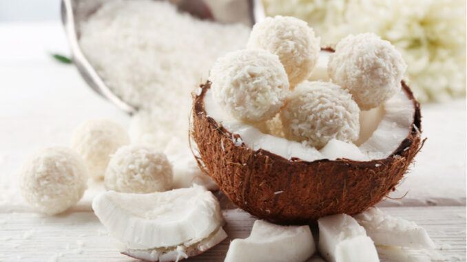 S přípravou kokosek vám mohou pomoci i vaše děti. Existuje mnoho variant, jak si je vychutnat