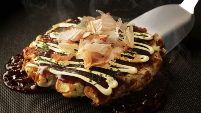 Japonská zelná placka okonomiyaki: Palačinka, kterou můžete přizpůsobit svým chutím