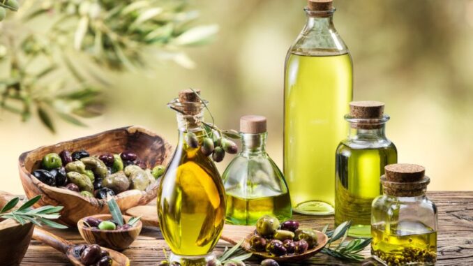 Znáte rozdíly mezi olivovým a extra panenským olivovým olejem? Doma mějte nejlépe oba