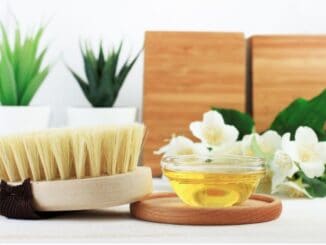 Překvapivé využití olivového oleje ve vaší beauty rutině. Použijte jej při péči o pleť i vlasy