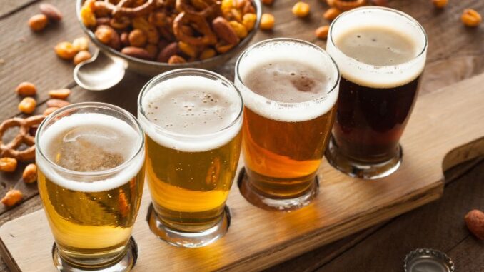 Pivo chutná nejlépe studené a způsobuje pivní břicho. Jaké další mýty okolo piva panují?
