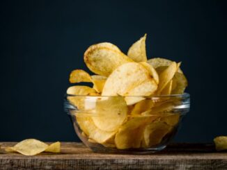 Vyzkoušejte domácí chipsy z brambor i cukety. Nebojte se experimentovat s chutěmi
