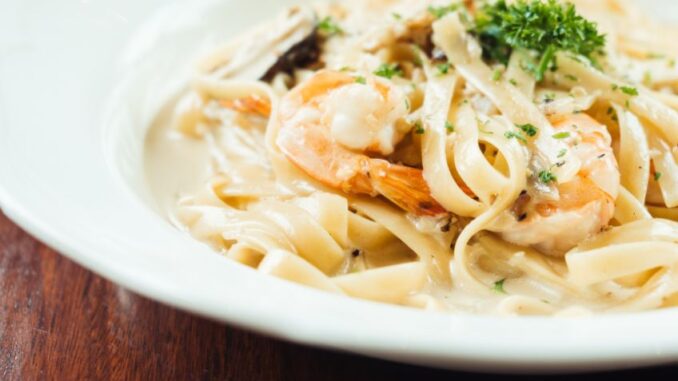 Vánoční fettuccine Alfredo. Připravte si letos mezi svátky netradičně italské těstoviny