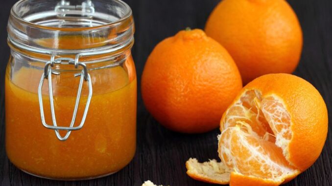Připravte si doma pomerančový sirup do čaje a pomerančový karamel na dochucení dezertu. Je to snadné