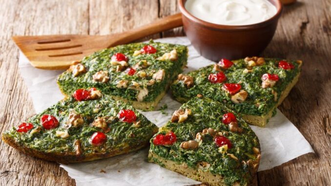 Kuku: Připravte si perskou omeletu, která je plná zdravých bylinek