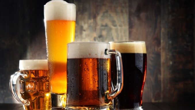 Nealkoholické pivo vzniklo během americké prohibice. Jeho cesta však byla trnitá