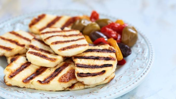 Halloumi: Chutná náhražka masa a perfektní sýr na gril. Má i zdravotní benefity