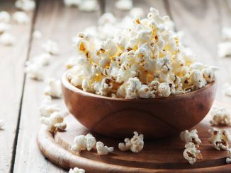 Popcorn jako z kina v pohodlí domova. Zkusit můžete slanou i sladkou variantu