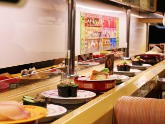 Sushi terorismus: Nechutný trend, který japonským restauracím sebral hosty