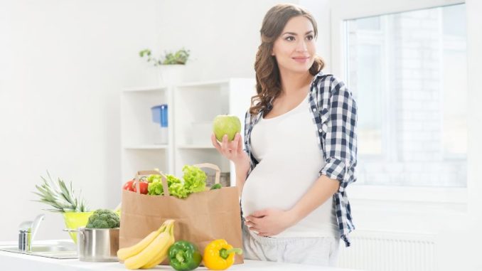 Potraviny, které mohou vyvolat předčasný porod. Maminky by je raději neměly jíst