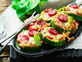 Low carb mini pizzy, které jsou zdravé a zasytí. Mouku nebudete potřebovat