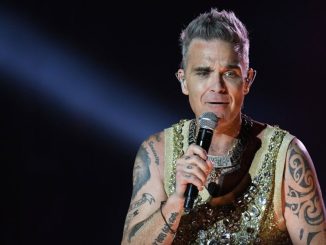 Robbie Williams je téměř k nepoznání. Pohublý zpěvák přiznal, že jí méně