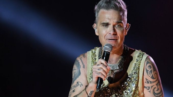 Robbie Williams je téměř k nepoznání. Pohublý zpěvák přiznal, že jí méně