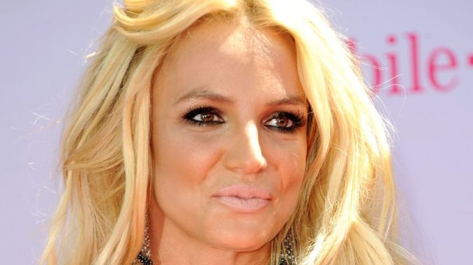 Britney Spears držela zmrzlinovou dietu. Podle všeho se to nevyplatilo, lidé si všímají, že přibrala