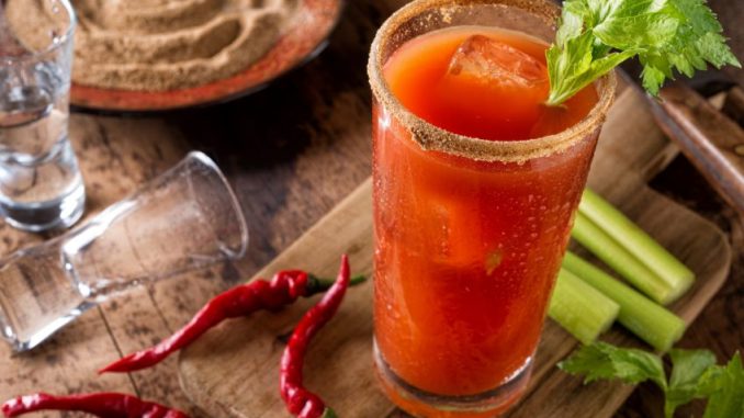 Koktejl Bloody Mary: Jeho původ je stejně zajímavý a rozmanitý jako jeho ingredience