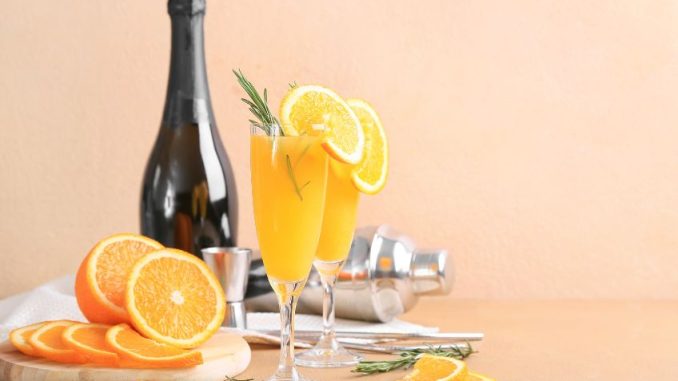 Mimosa: Zjistěte více o nápoji, který se podává o brunchi