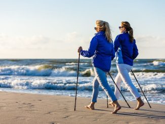 Nordic walking: Objevte výhody aktivity, při níž zapojíte celé tělo