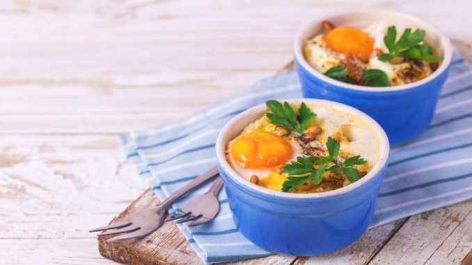 Vajíčka v kokotkách: Jednoduchá, rychlá a zdravá snídaně