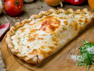Calzone: Plněná pizza kapsa, kterou si můžete dát i za několik dní