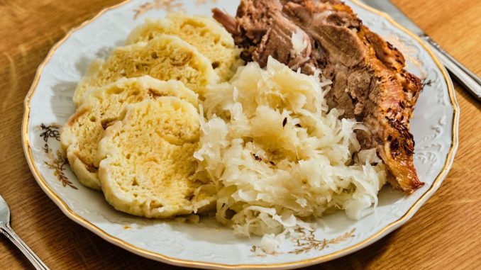 Historie české kuchyně: Původně se jedly levné a syté pokrmy, maso bylo pouze pro vyšší vrstvy