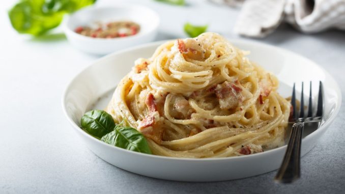 Špagety carborana jsou na přípravu velmi snadné. Udělejte si je doma i vy