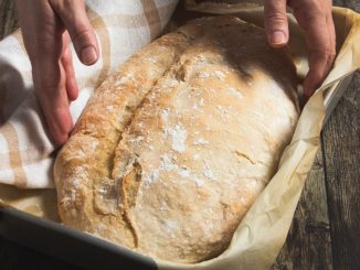 Tenhle nejjednodušší domácí chléb zvládne úplně každý. Připravte si ho doma i vy