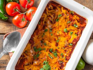 Enchiladas: Mexické plněné tortilly zapečené v omáčce a sýru