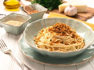 Špagety s olivami a strouhankou vás přenesou do Itálie. Pochutnají si i vegetariáni