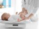Proč novorozenci ztrácí po porodu část své hmotnosti? Zjistěte, jak se vyvíjí váha miminek