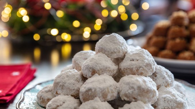 Kourabiedes: Tradiční řecké cukroví podávané nejen o Vánocích