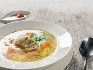 Poctivá rybí polévka: Dlouho tažený vývar je základem štědrovečerní večeře