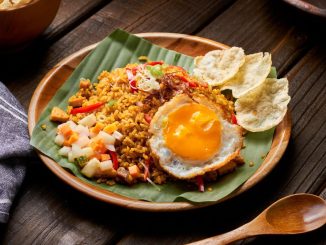 Nasi goreng: Smažená rýže z Indonésie podávaná s volským okem