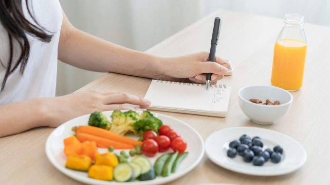 Raw dieta se změnila v drastický životní styl. Influencerka nakonec zemřela na vyhladovění