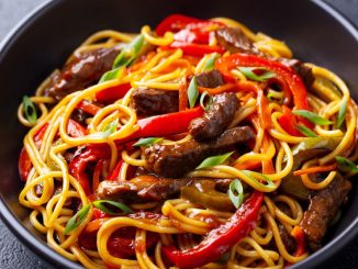 Chow mein: Smažené nudle s hovězím masem