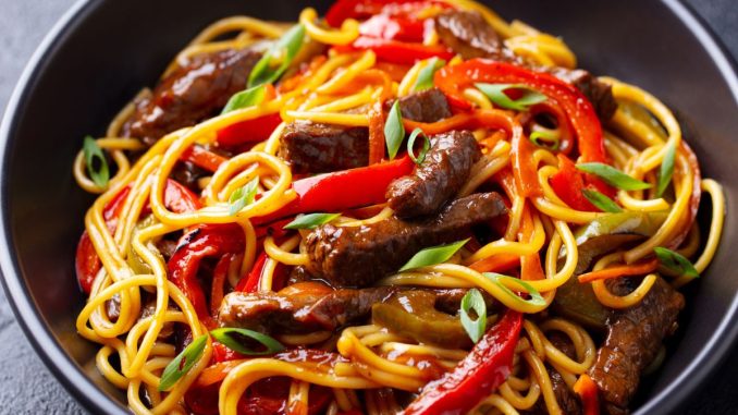 Chow mein: Smažené nudle s hovězím masem