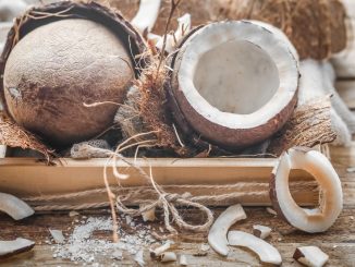Využití kokosu v kuchyni: Kromě dezertů z něj připravíte i alkoholický drink nebo omáčky