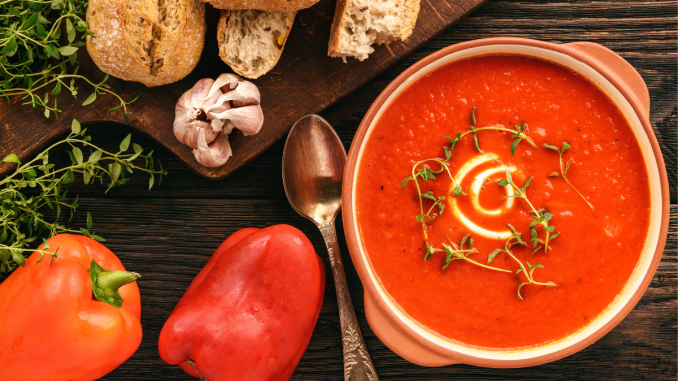 Sopa de ajo: Španělská polévka vhodná do chladnějších dnů. Česnekem se v ní nešetří