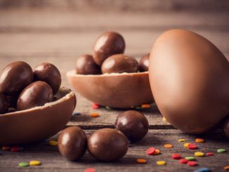 Připravte letos dětem na Velikonoce domácí čokoládová vajíčka s překvapením