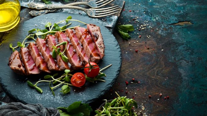 Grilovaný tuňák žlutoploutvý: Zdravý oběd plný bílkovin a vitamínů