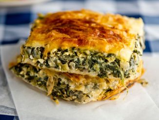 Spanakopita: Řecký velikonoční pokrm se špenátem a sýrem