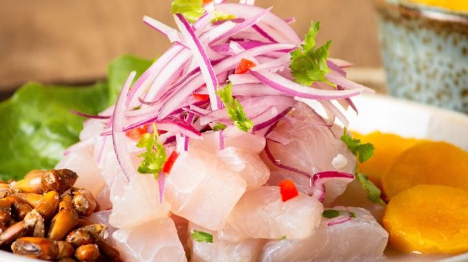 Ceviche: Peruánský pokrm ze syrové ryby a limetkové šťávy