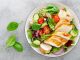 Kuře s parmezánem a zeleninou: Lehký jarní oběd