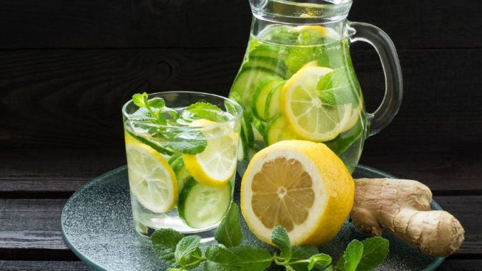 Sassy water: Okurková limonáda se zázvorem, která pomáhá při hubnutí