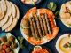 Egyptská kuchyně je z velké části vegetariánská. V restauraci můžete jíst klidně rukama